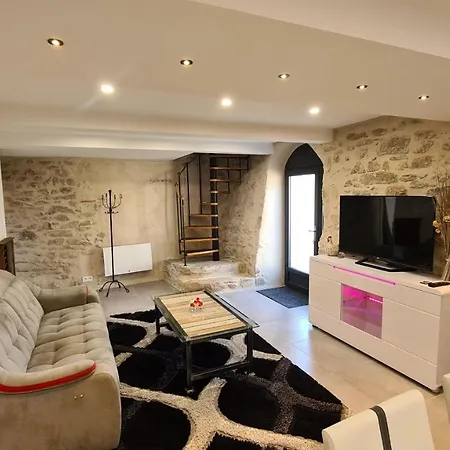 Homestay Des Hirondelles, Naturiste Servas (Gard)