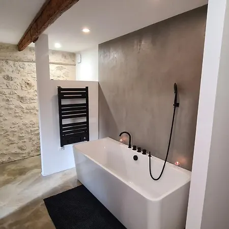 Homestay Des Hirondelles, Naturiste