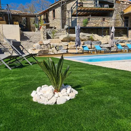 Des Hirondelles, Naturiste Homestay *